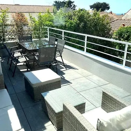 Apartmán 3 A 200m Et Commerces