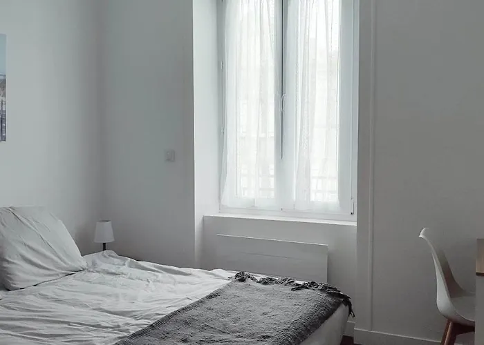 3 A 200m Et Commerces 公寓