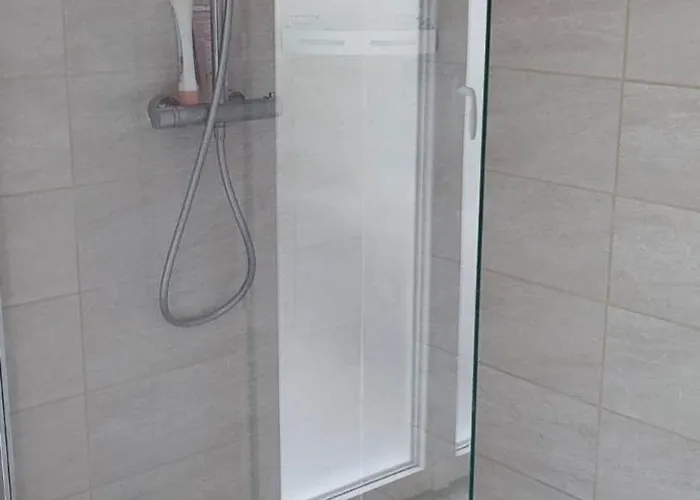 3 A 200m Et Commerces 公寓